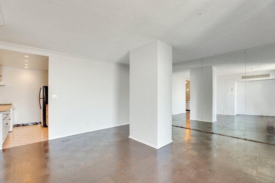 Building Photo - 85 E India Row