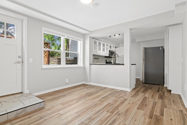 Primary Photo - 519 W 22nd St