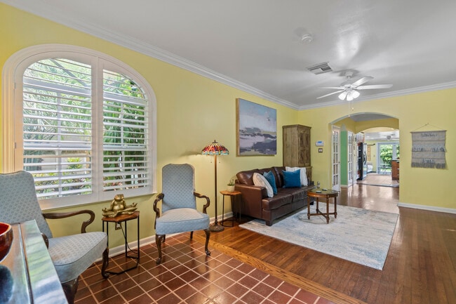 Building Photo - 614 SE 5th Ct