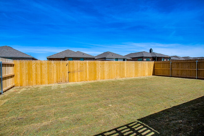 Building Photo - Like New Construction in Cooper District!
