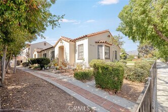 Building Photo - 1367 N Mentor Ave