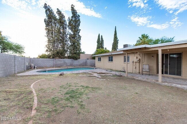 Building Photo - 1887 E Watson Dr