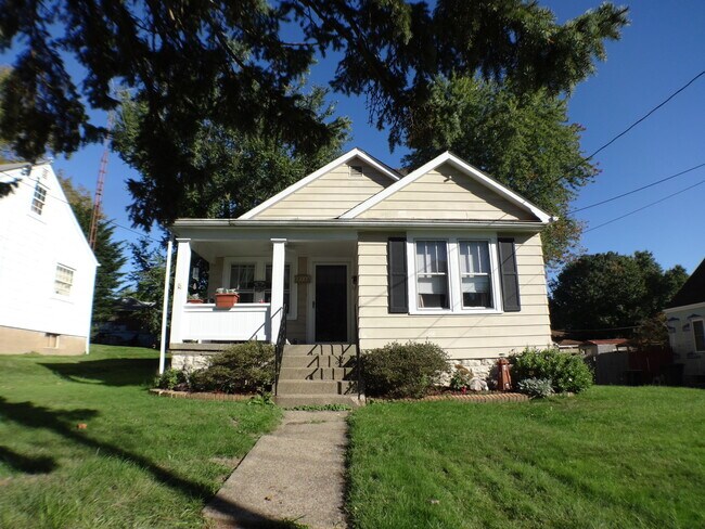 Building Photo - Two Bedroom Home on Marland Heights