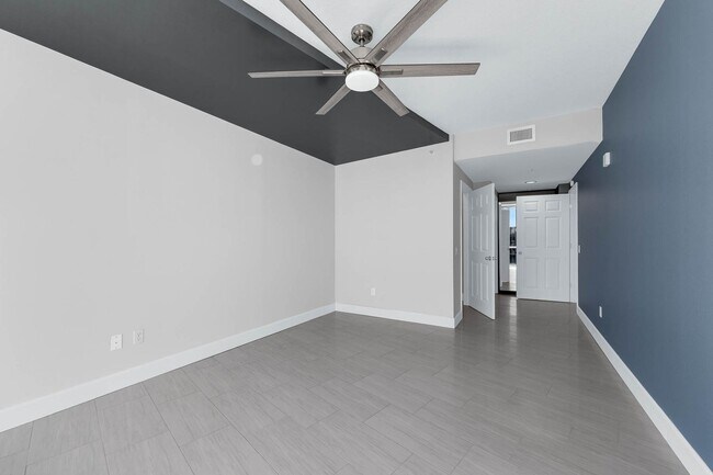 Building Photo - “Luxury, Location, Lifestyle — All at The Waverly”