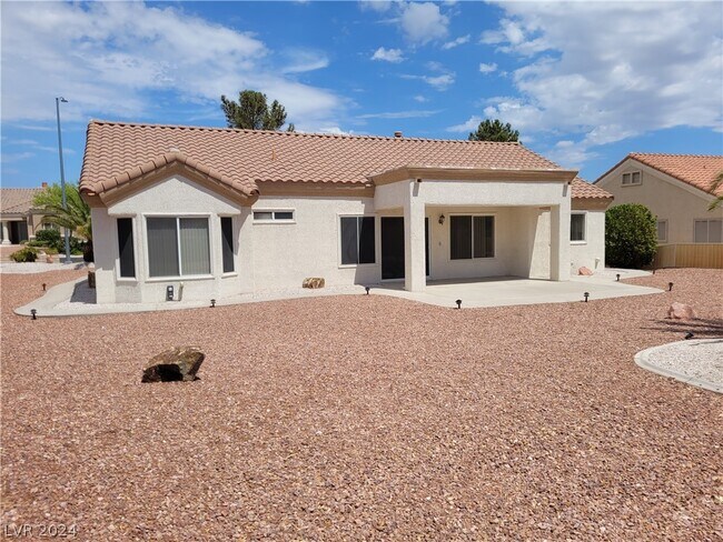 Building Photo - 9605 Sundial Dr