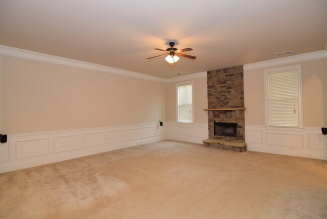 Building Photo - Huge 5 Bed/4 Bath Home Near Ft. Gordon