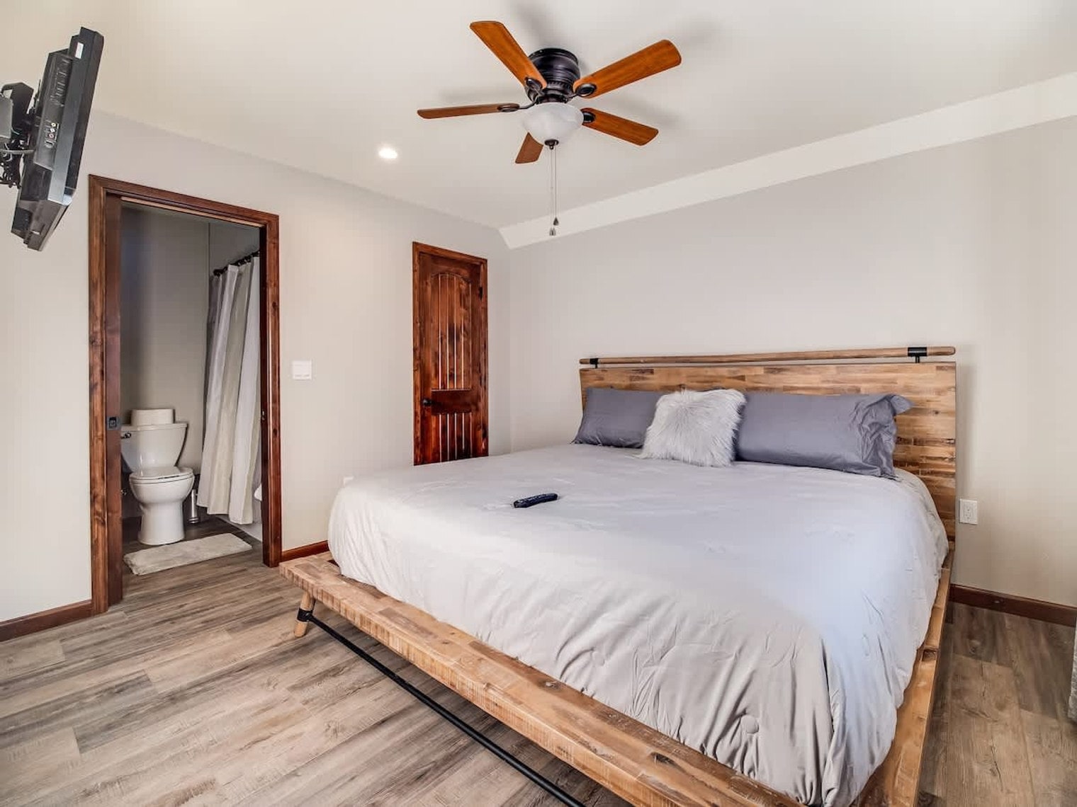 Building Photo - 743 Lagoon Dr