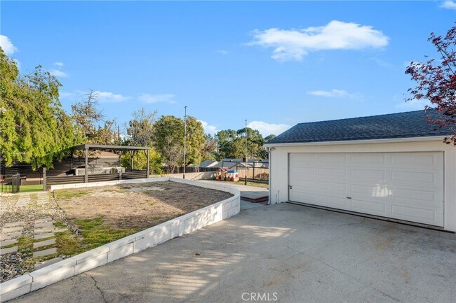 Building Photo - 2712 Henrietta Ave