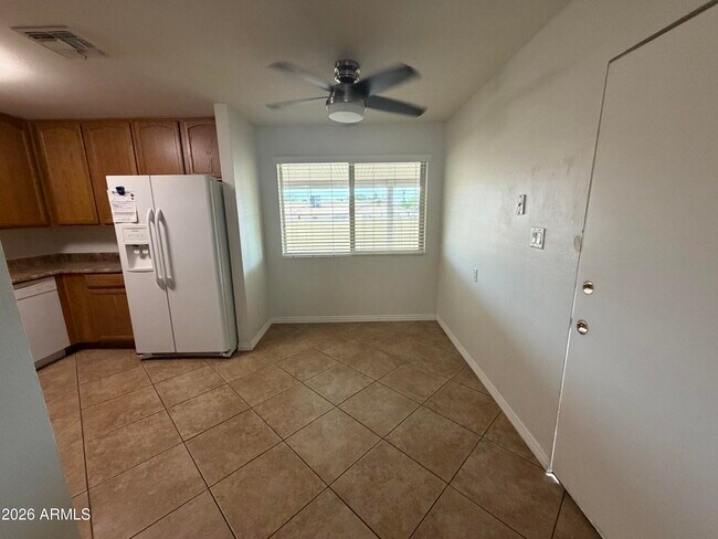 Building Photo - 1207 E Christy Dr