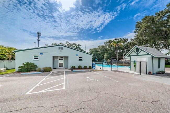 Building Photo - 1000 Crane Ct