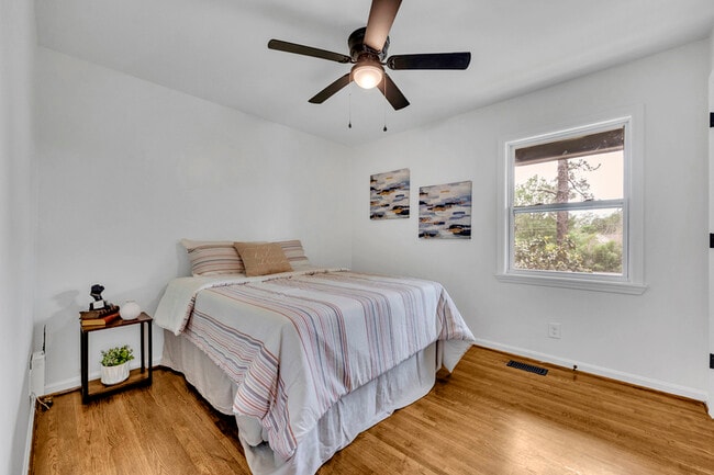 Building Photo - 917 S Forrest Dr
