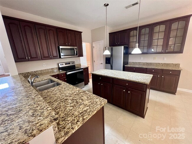 Building Photo - 7001 Mountain Top Ct