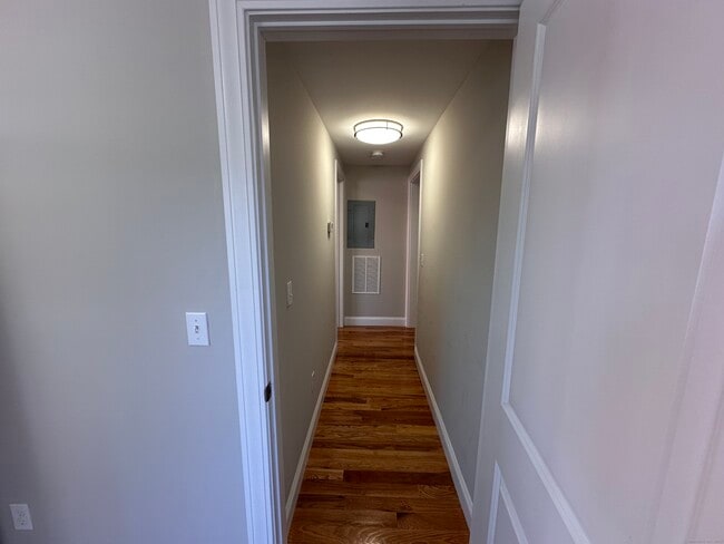 Building Photo - 41 Darina Pl