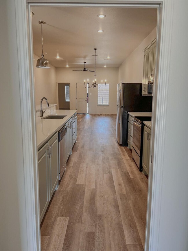 Building Photo - 11913 Evanston Ave