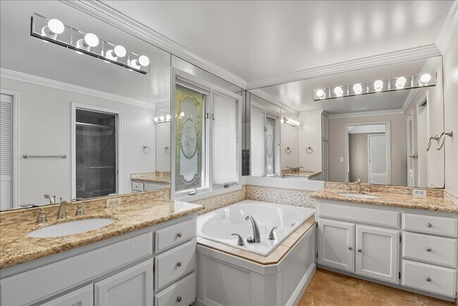 Building Photo - 4bd/2.5ba Woodinville House