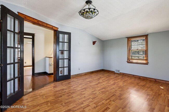 Building Photo - 15 Woolley Ave