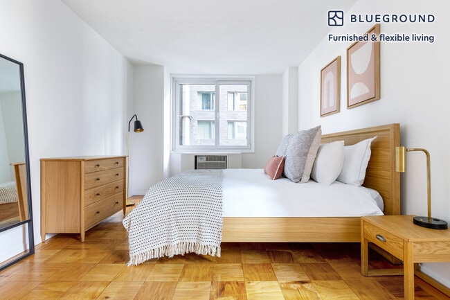 Building Photo - 230 W 55th St