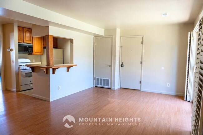 Building Photo - 415 E Creekside Cir