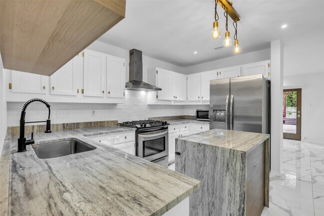 Building Photo - 41 Hickory Oak Dr