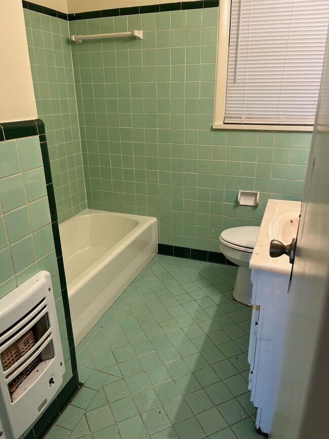 Building Photo - 3BR/1BA off Shed Road in Bossier City