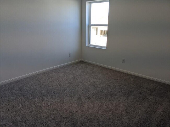 Building Photo - 6705 Routenburn St