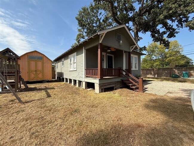 Building Photo - 2519 Paul Quinn St