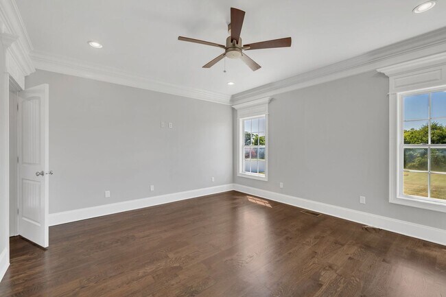 Building Photo - Luxury 4BR Home with River Views & Entertainer’s Bonus Room