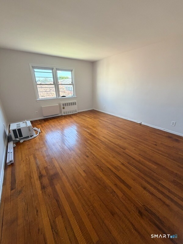 Building Photo - 250 Glenbrook Rd