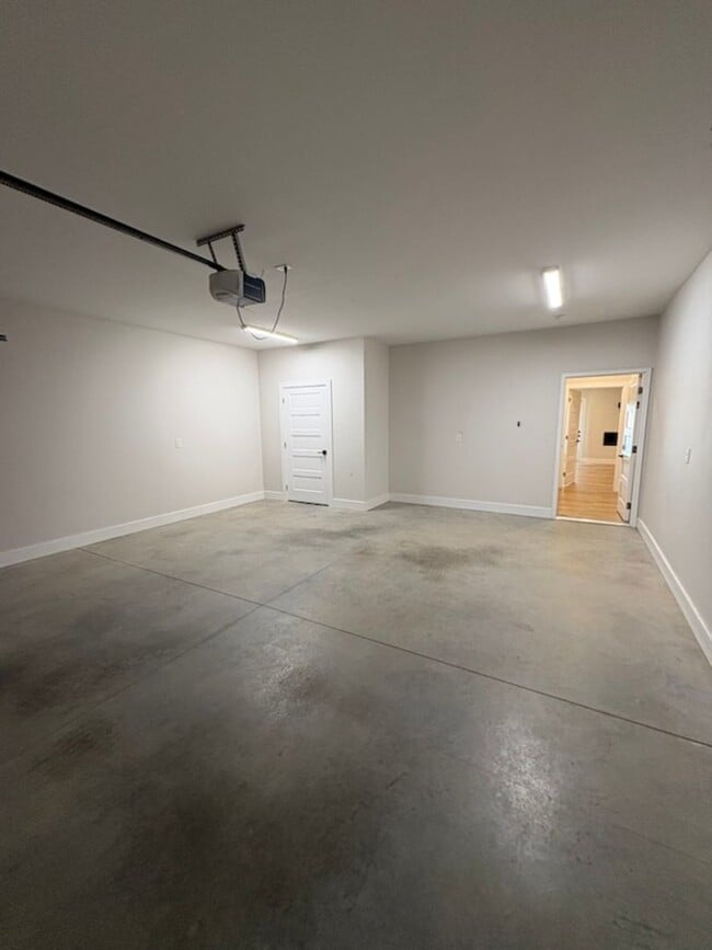 Building Photo - 1038 Patriot Landing Dr