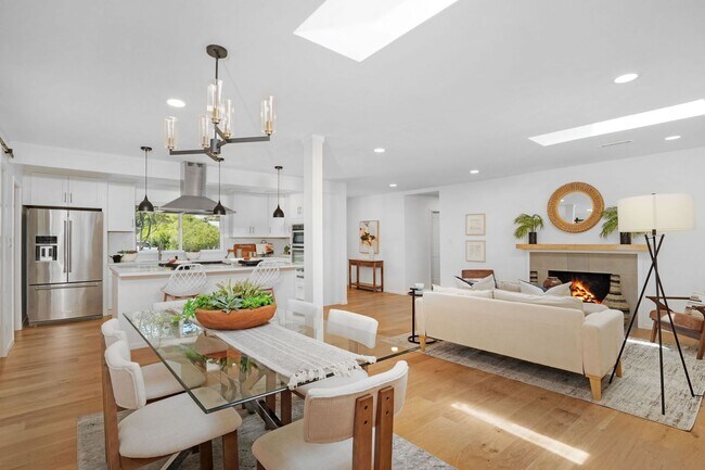 Building Photo - Fully Renovated Orinda Home for Rent, Avai...