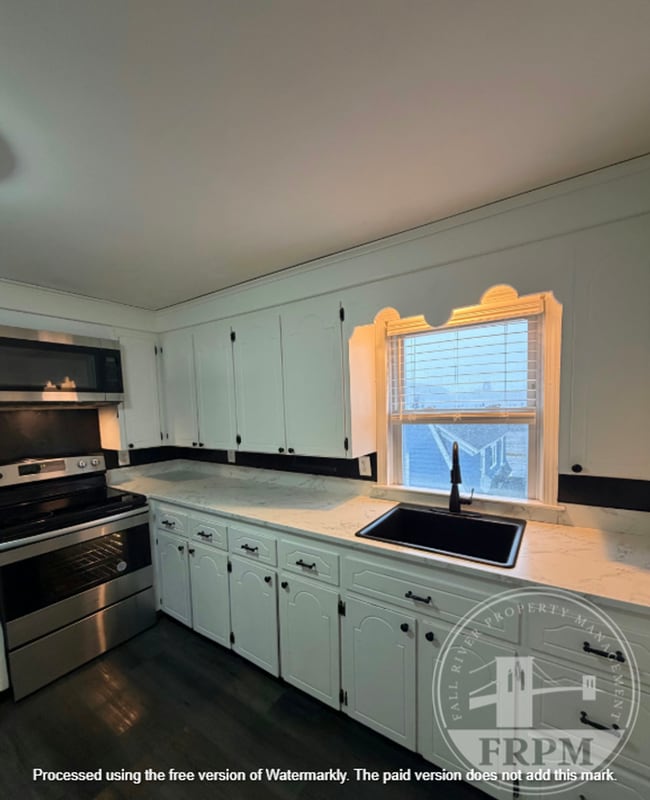 Building Photo - 64 Walnut St