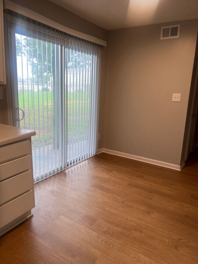Building Photo - One Bedroom Unit First Close to South Park