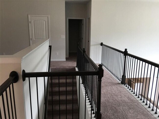 Building Photo - 5650 Mirror Lake Dr