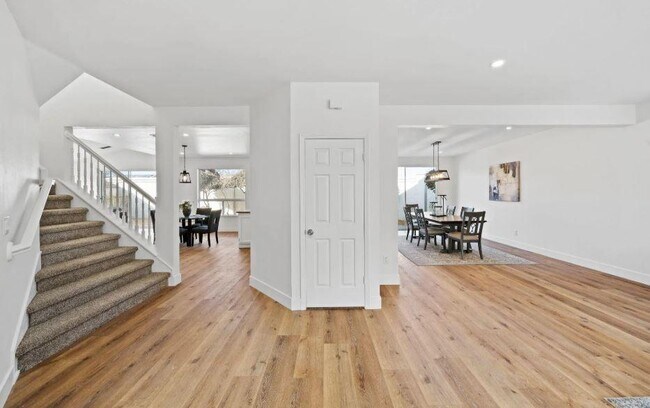 Building Photo - 351 Madrone Pl
