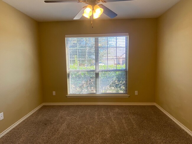 Building Photo - 4 BEDROOM, BELTON ISD