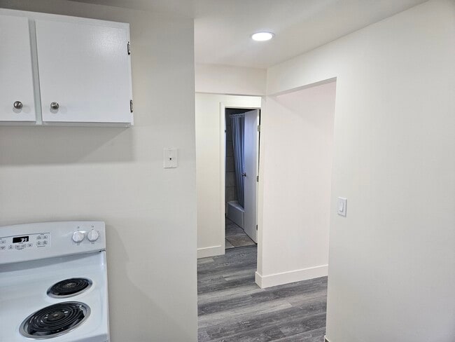 Building Photo - Roy Apartments