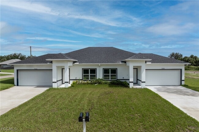 Building Photo - 1601 E 7th St