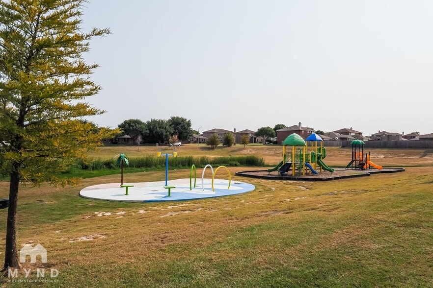 Building Photo - 3233 Sunshine Way