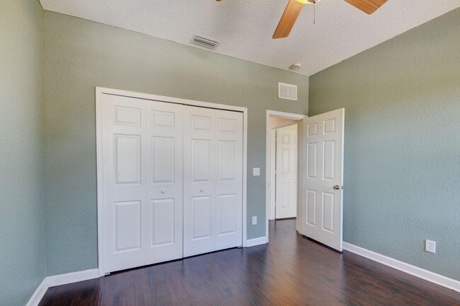 Building Photo - 10537 Galleria St