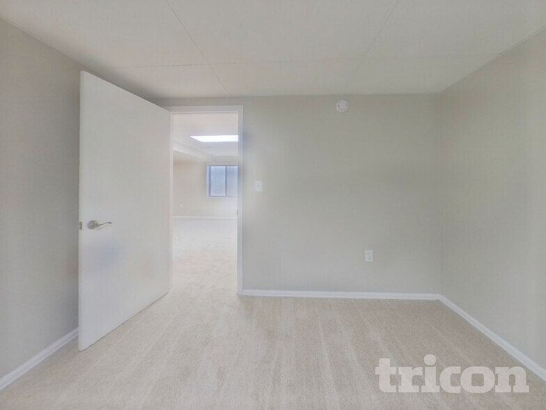 Building Photo - 1448 Sunnyside St