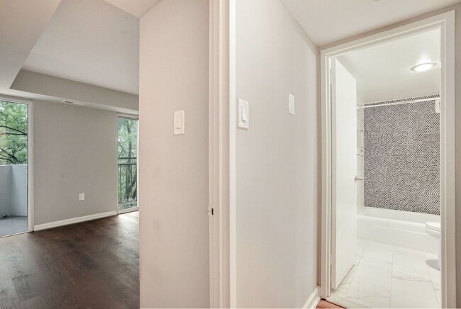 Building Photo - Available Now! 1 Bed / 1 Bath Condo in the...