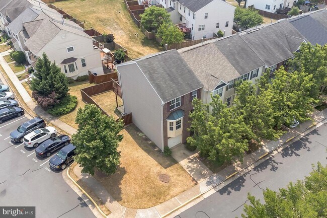 Building Photo - 210 Golden Larch Terrace NE