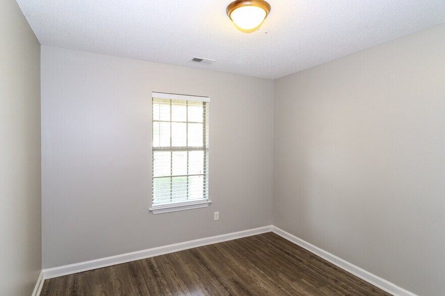 Building Photo - 1609 Sawmill Creek Ln