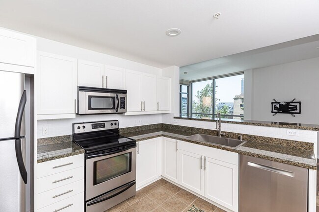 Building Photo - ***2 BED 2 BATH CONDO***PET-FRIENDLY***ASS...