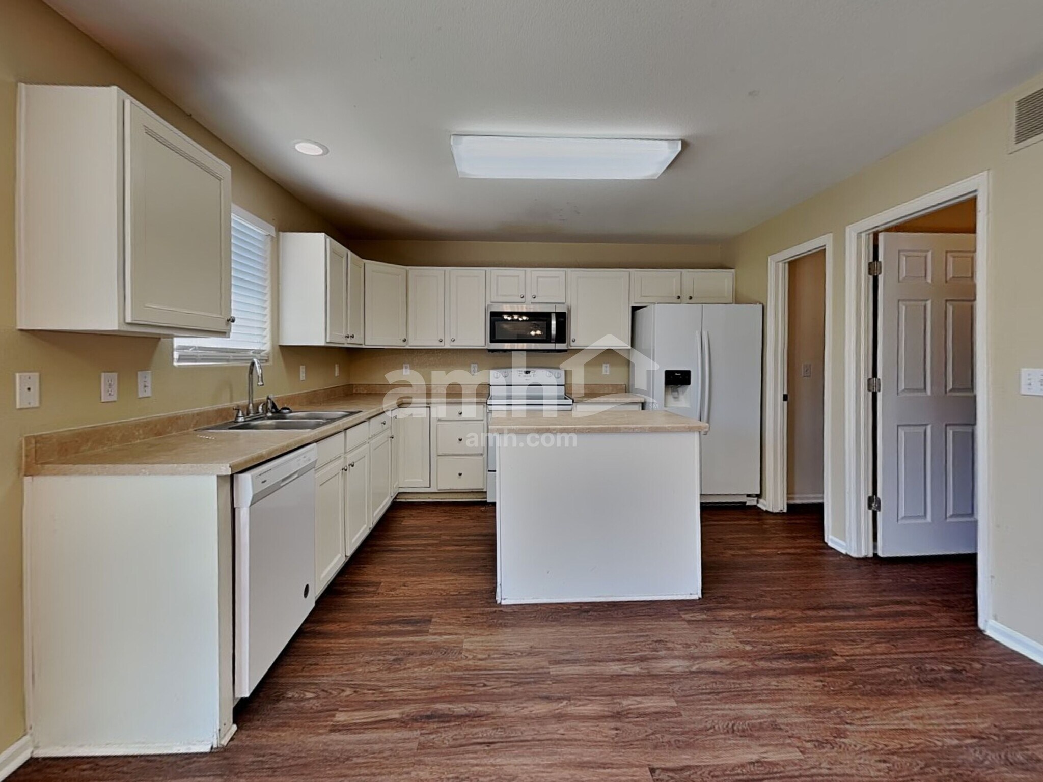 Building Photo - 1135 Legend Oak Dr