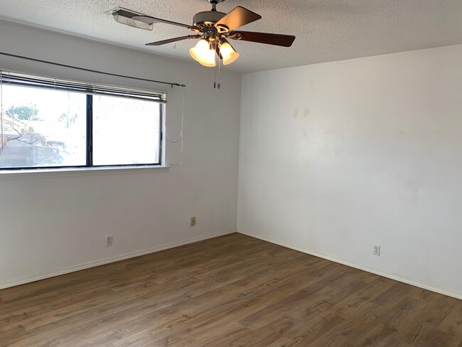 Building Photo - 12204 Baja Dr NE