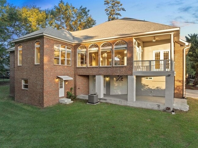 Building Photo - 8846 Glen Abby Dr