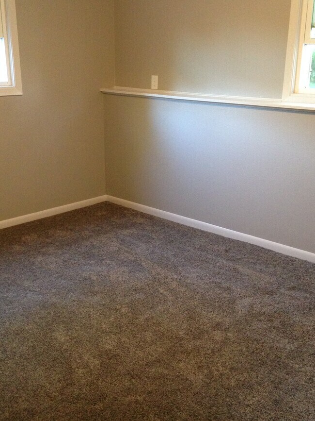 Bed #1 - 506 Central Ave W