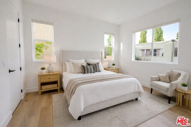 Building Photo - 11241 Morrison St