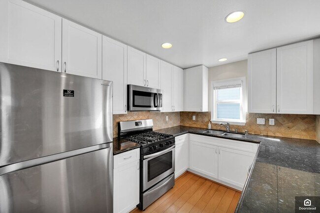 Building Photo - 769 Bryn Mawr Ct